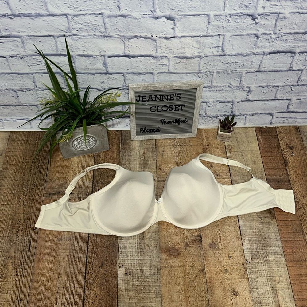 Cacique lightly lined full coverage cream bra